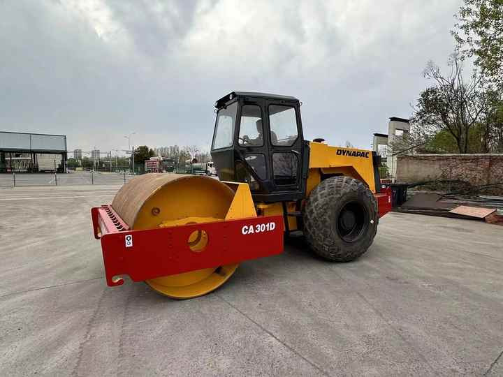 Used Dynapac CA301 Vibratory Roller with Less Working Time and Superior Performance Used Dynapac 251d/301D Roller for Sale - רולר כביש: תמונה 3 Used Dynapac CA301 Vibratory Roller with Less Working Time and Superior Performance Used Dynapac 251d/301D Roller for Sale - רולר כביש: תמונה 3