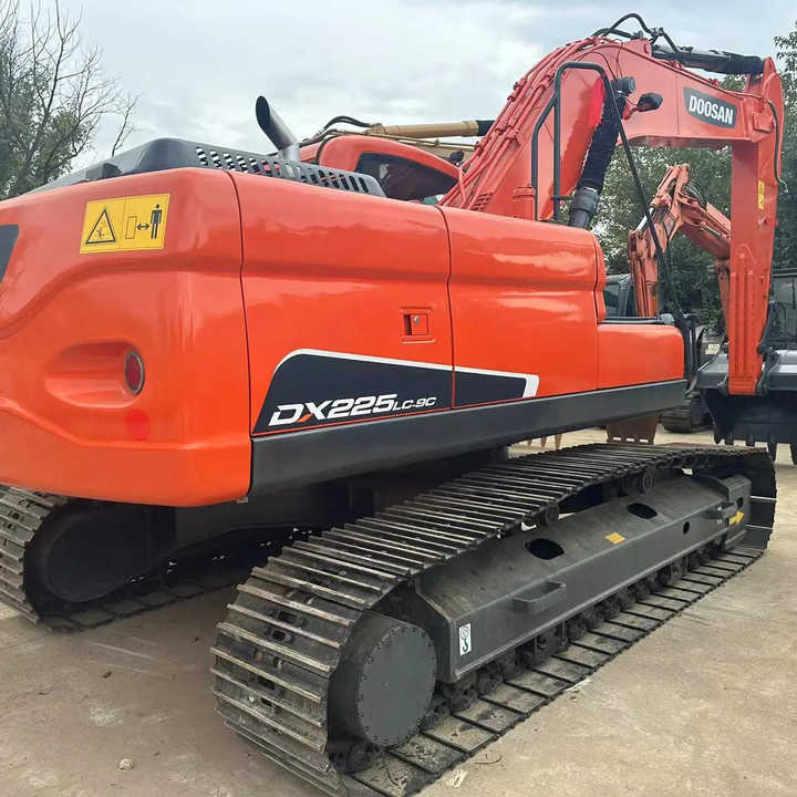 Used Excavator Doosan DX225LC-9 Excavators Mini Equipment Earth Moving Machinery Doosan Digger Excavator for Sale - מחפר סורק: תמונה 2 Used Excavator Doosan DX225LC-9 Excavators Mini Equipment Earth Moving Machinery Doosan Digger Excavator for Sale - מחפר סורק: תמונה 2