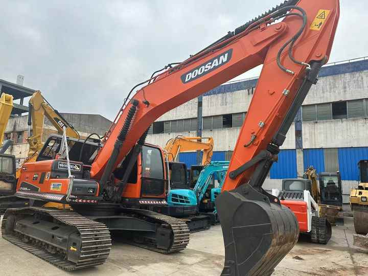 Used Excavator Doosan DX225LC-9 Excavators Mini Equipment Earth Moving Machinery Doosan Digger Excavator for Sale - מחפר סורק: תמונה 2 Used Excavator Doosan DX225LC-9 Excavators Mini Equipment Earth Moving Machinery Doosan Digger Excavator for Sale - מחפר סורק: תמונה 2
