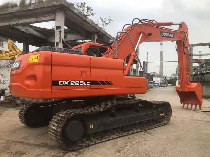 Used Excavator Doosan DX225LC Excavators Mini Equipment Earth Moving Machinery Doosan Digger Excavator for Sale - מחפר סורק: תמונה 2 Used Excavator Doosan DX225LC Excavators Mini Equipment Earth Moving Machinery Doosan Digger Excavator for Sale - מחפר סורק: תמונה 2