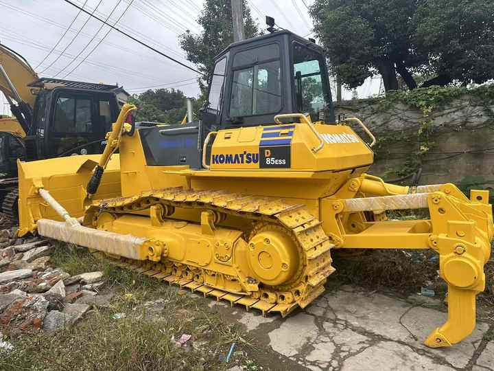 Used Japan Komatsu D85ESS Dozer with Ripper Komatsu D85 Crawler Bulldozer with Excellent Performance Low Price for Sale - דחפור: תמונה 3 Used Japan Komatsu D85ESS Dozer with Ripper Komatsu D85 Crawler Bulldozer with Excellent Performance Low Price for Sale - דחפור: תמונה 3