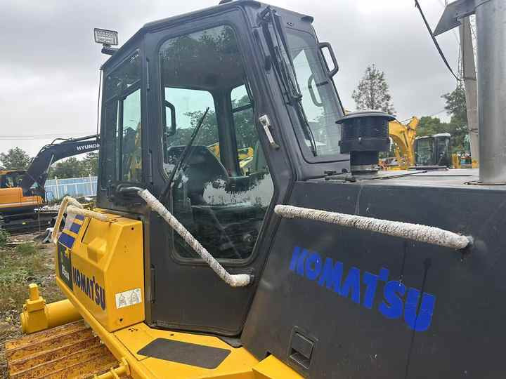 Used Japan Komatsu D85ESS Dozer with Ripper Komatsu D85 Crawler Bulldozer with Excellent Performance Low Price for Sale - דחפור: תמונה 5 Used Japan Komatsu D85ESS Dozer with Ripper Komatsu D85 Crawler Bulldozer with Excellent Performance Low Price for Sale - דחפור: תמונה 5