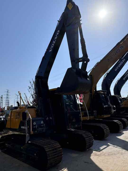 Used Volvo 14 Tonne Crawler Excavator Volvo Ec140 Excavator Good Condition Low Price Good Quality for Sale - מחפר סורק: תמונה 2 Used Volvo 14 Tonne Crawler Excavator Volvo Ec140 Excavator Good Condition Low Price Good Quality for Sale - מחפר סורק: תמונה 2
