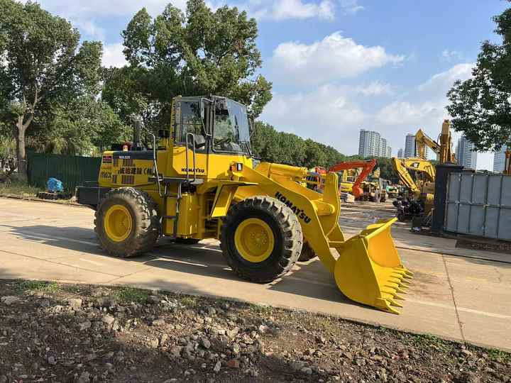 Used komatsu Wa320-3 Wheel Loader Second Hand Machine Popular Brand komatsu Hydraulic Machinery - מעמיס גלגלים: תמונה 2 Used komatsu Wa320-3 Wheel Loader Second Hand Machine Popular Brand komatsu Hydraulic Machinery - מעמיס גלגלים: תמונה 2