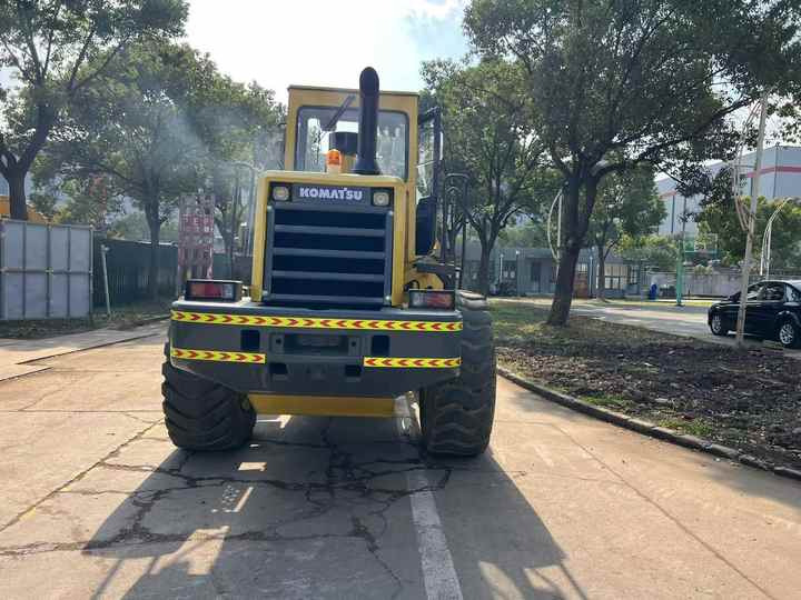 Used komatsu Wa320-3 Wheel Loader Second Hand Machine Popular Brand komatsu Hydraulic Machinery - מעמיס גלגלים: תמונה 4 Used komatsu Wa320-3 Wheel Loader Second Hand Machine Popular Brand komatsu Hydraulic Machinery - מעמיס גלגלים: תמונה 4