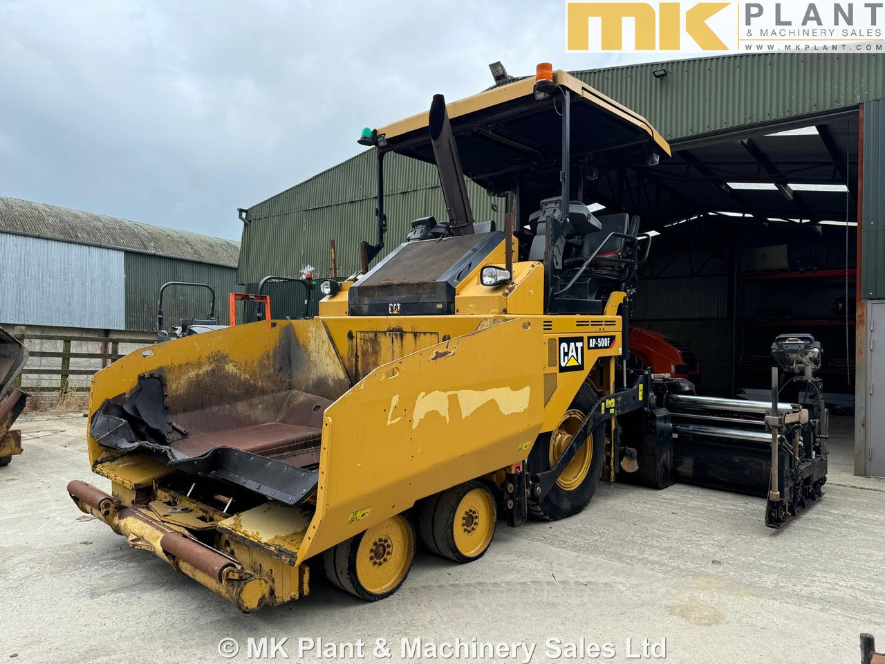 CATERPILLAR AP500F - מרצף אספלט: תמונה 2 CATERPILLAR AP500F - מרצף אספלט: תמונה 2
