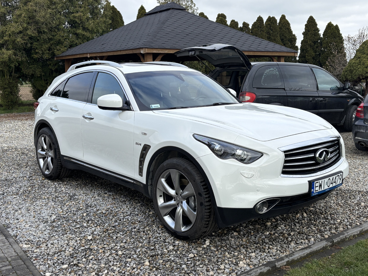 Infiniti QX70 FX30 Diesel V6 Euro6 - SUV: תמונה 3 Infiniti QX70 FX30 Diesel V6 Euro6 - SUV: תמונה 3