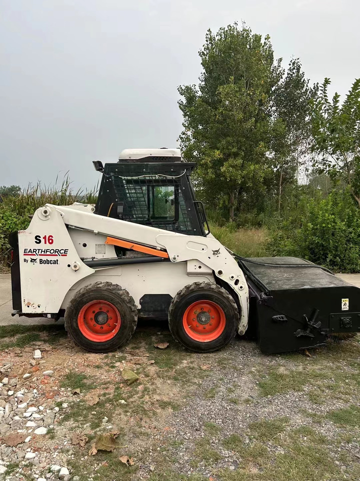 BOBCAT S16 - מעמיס היגוי החלקה: תמונה 1 BOBCAT S16 - מעמיס היגוי החלקה: תמונה 1