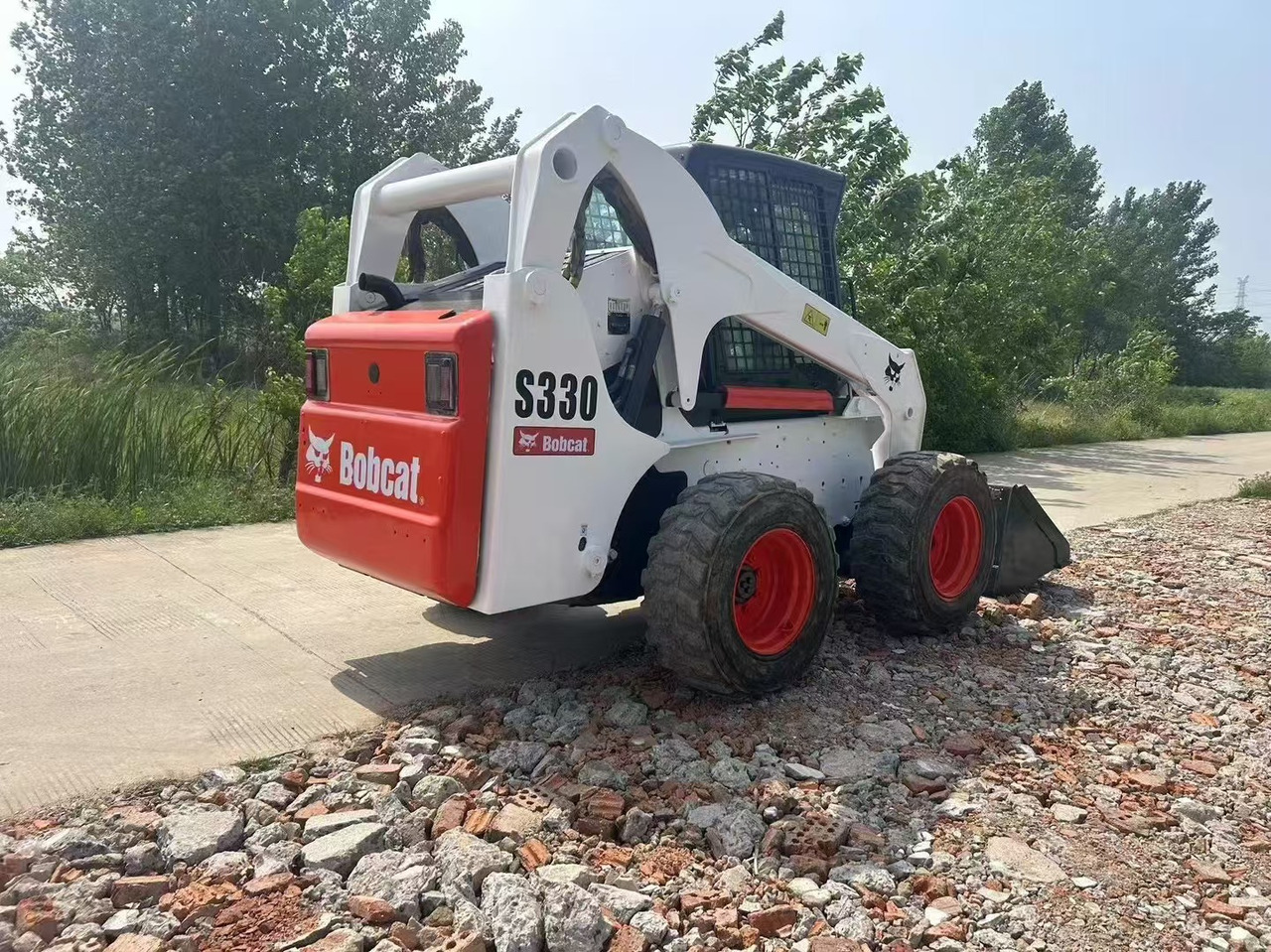 BOBCAT S330 - מעמיס היגוי החלקה: תמונה 2 BOBCAT S330 - מעמיס היגוי החלקה: תמונה 2