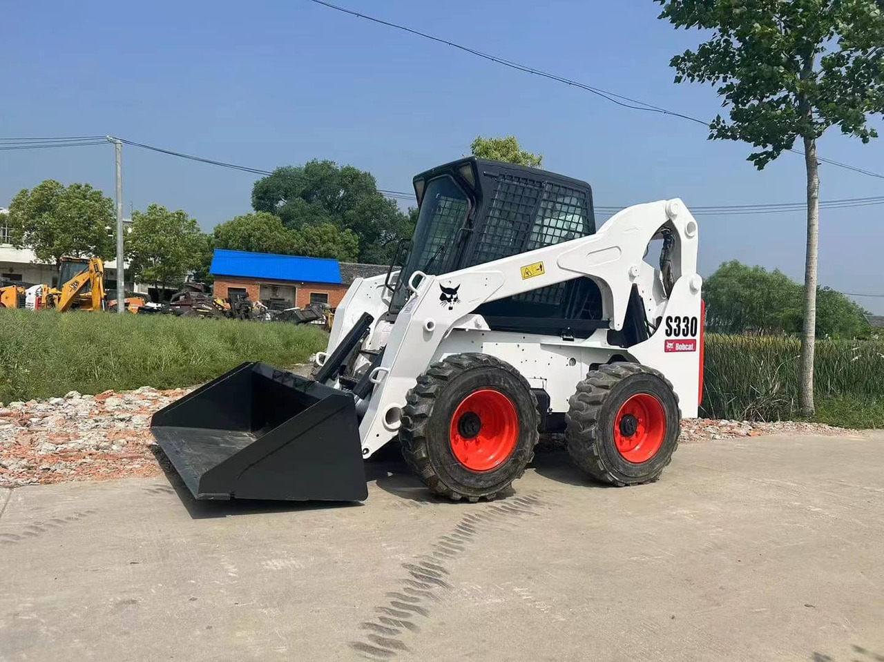 BOBCAT S330 - מעמיס היגוי החלקה: תמונה 3 BOBCAT S330 - מעמיס היגוי החלקה: תמונה 3