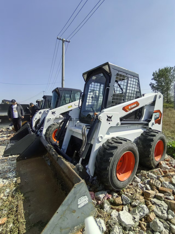 BOBCAT S590 - מעמיס היגוי החלקה: תמונה 1 BOBCAT S590 - מעמיס היגוי החלקה: תמונה 1