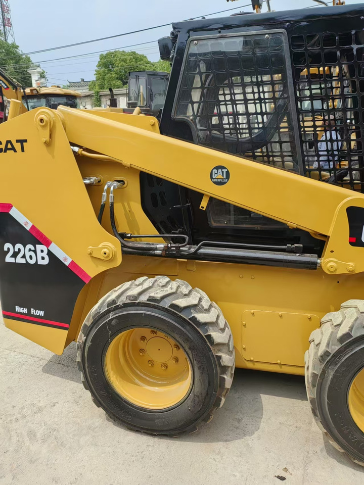 CATERPILLAR 226B - מעמיס היגוי החלקה: תמונה 2 CATERPILLAR 226B - מעמיס היגוי החלקה: תמונה 2