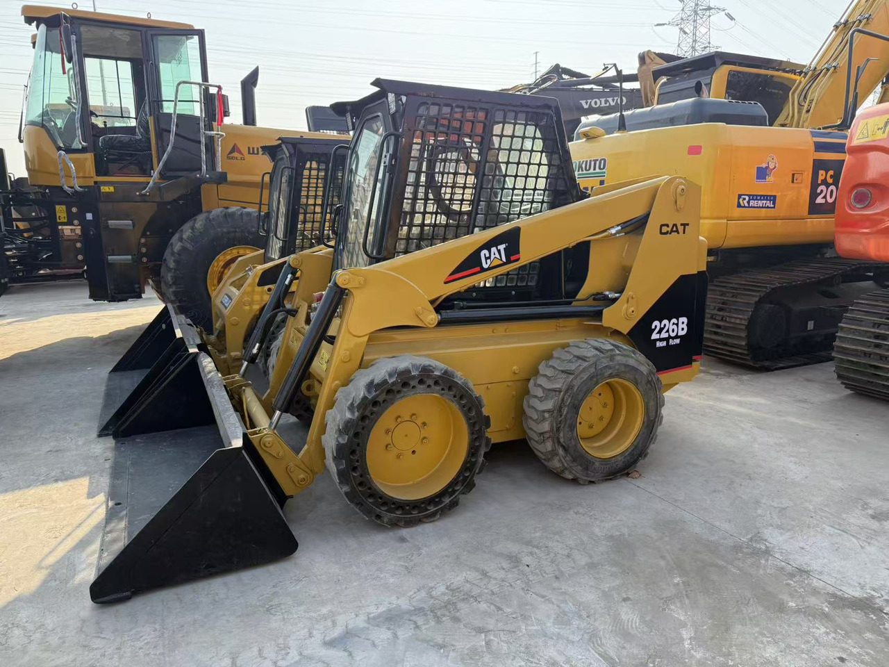 CATERPILLAR 226B - מעמיס היגוי החלקה: תמונה 1 CATERPILLAR 226B - מעמיס היגוי החלקה: תמונה 1
