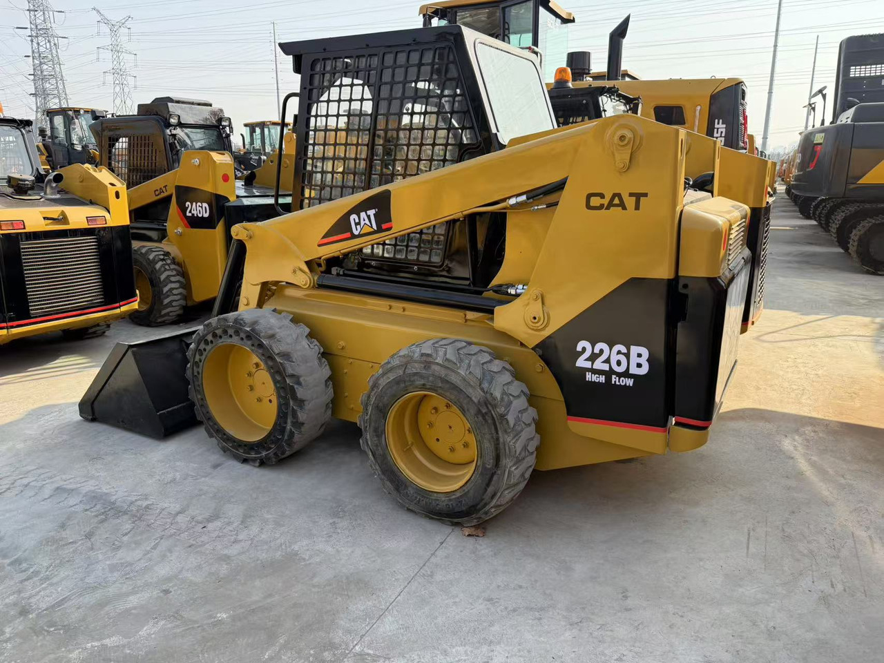 CATERPILLAR 226B - מעמיס היגוי החלקה: תמונה 2 CATERPILLAR 226B - מעמיס היגוי החלקה: תמונה 2