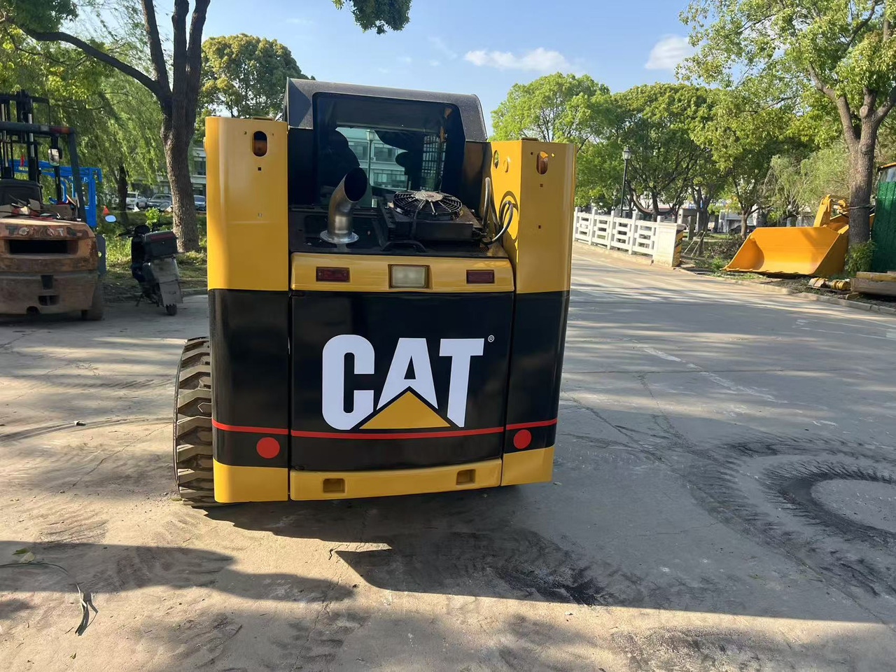 CATERPILLAR 246B - מעמיס היגוי החלקה: תמונה 3 CATERPILLAR 246B - מעמיס היגוי החלקה: תמונה 3