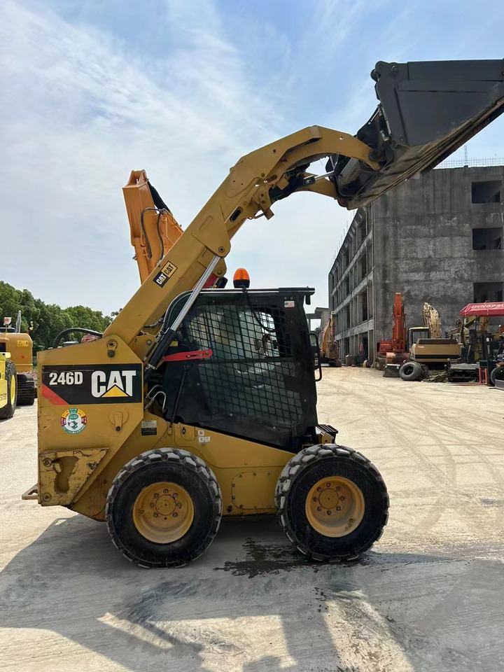 CATERPILLAR 246D - מעמיס היגוי החלקה: תמונה 2 CATERPILLAR 246D - מעמיס היגוי החלקה: תמונה 2
