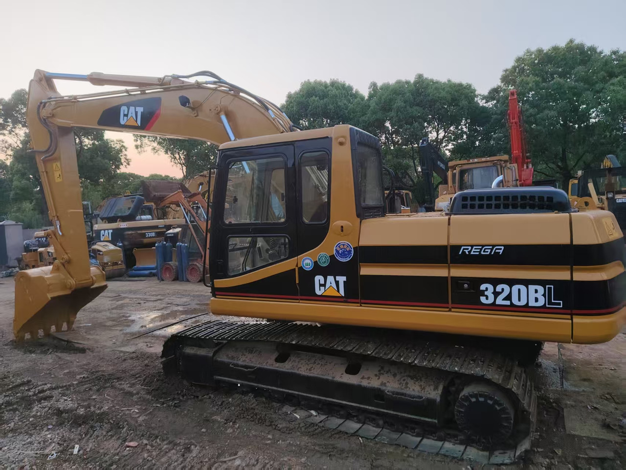 CATERPILLAR 320B - מחפר סורק: תמונה 1 CATERPILLAR 320B - מחפר סורק: תמונה 1