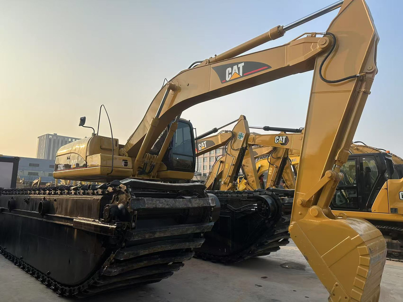 CATERPILLAR 320C Amphibious excavator - מחפר אמפיבי: תמונה 4 CATERPILLAR 320C Amphibious excavator - מחפר אמפיבי: תמונה 4