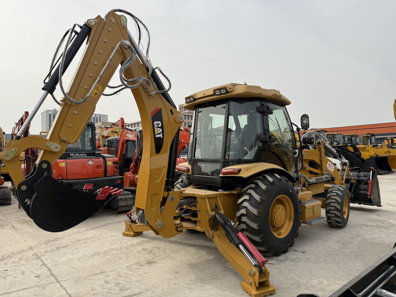 CATERPILLAR 426F - מחפרון: תמונה 4 CATERPILLAR 426F - מחפרון: תמונה 4