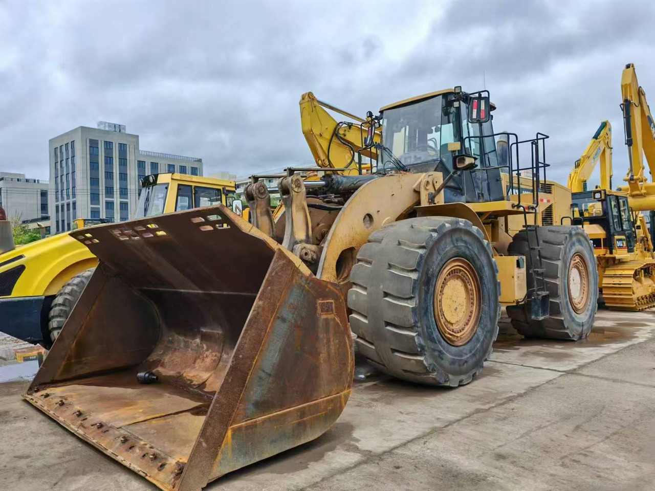 CATERPILLAR 986H - מעמיס זוחל: תמונה 2 CATERPILLAR 986H - מעמיס זוחל: תמונה 2