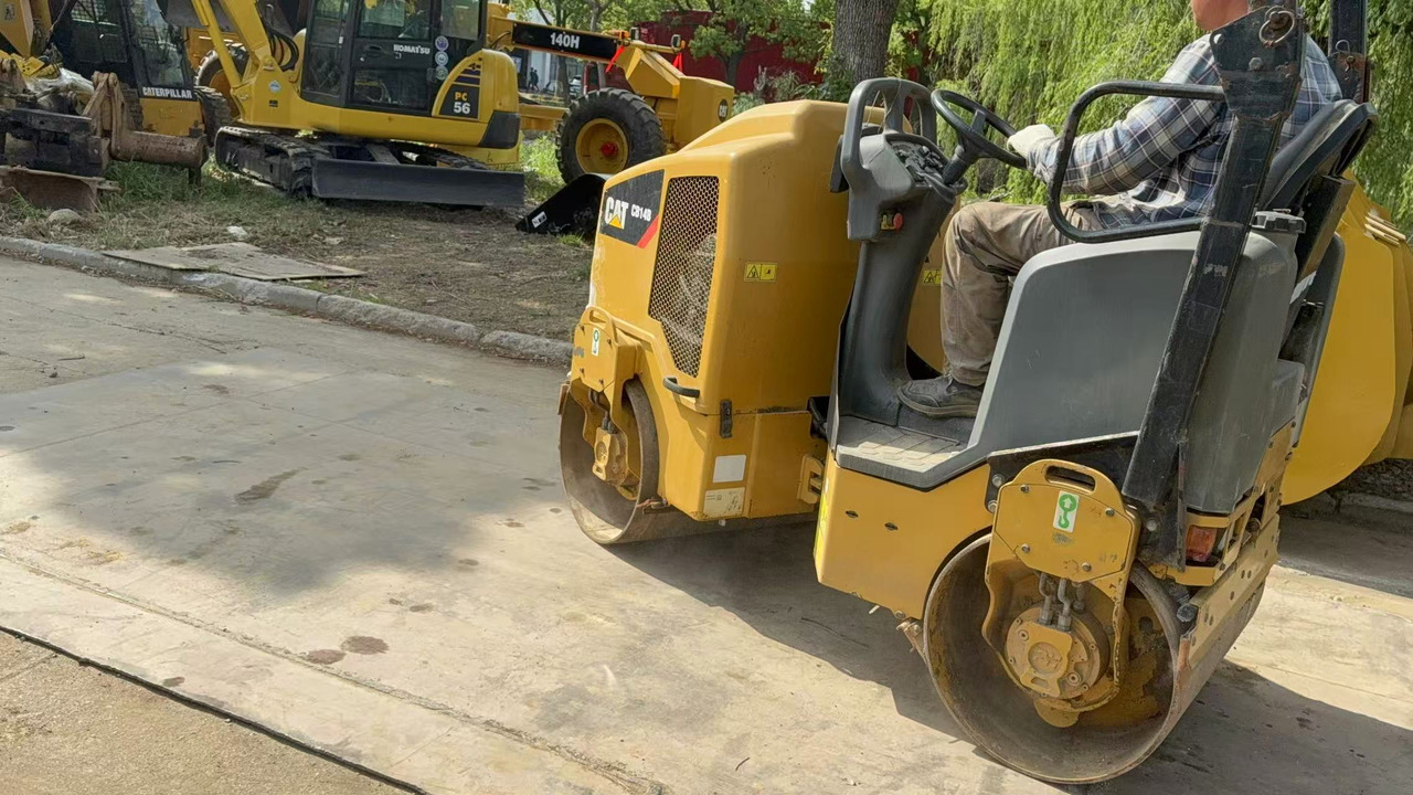 CATERPILLAR CB14B - רולר כביש: תמונה 4 CATERPILLAR CB14B - רולר כביש: תמונה 4