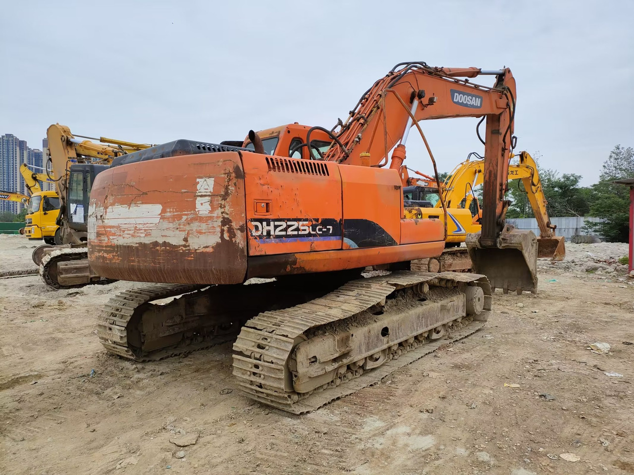 DOOSAN DH225LC-7 - מחפר סורק: תמונה 1 DOOSAN DH225LC-7 - מחפר סורק: תמונה 1