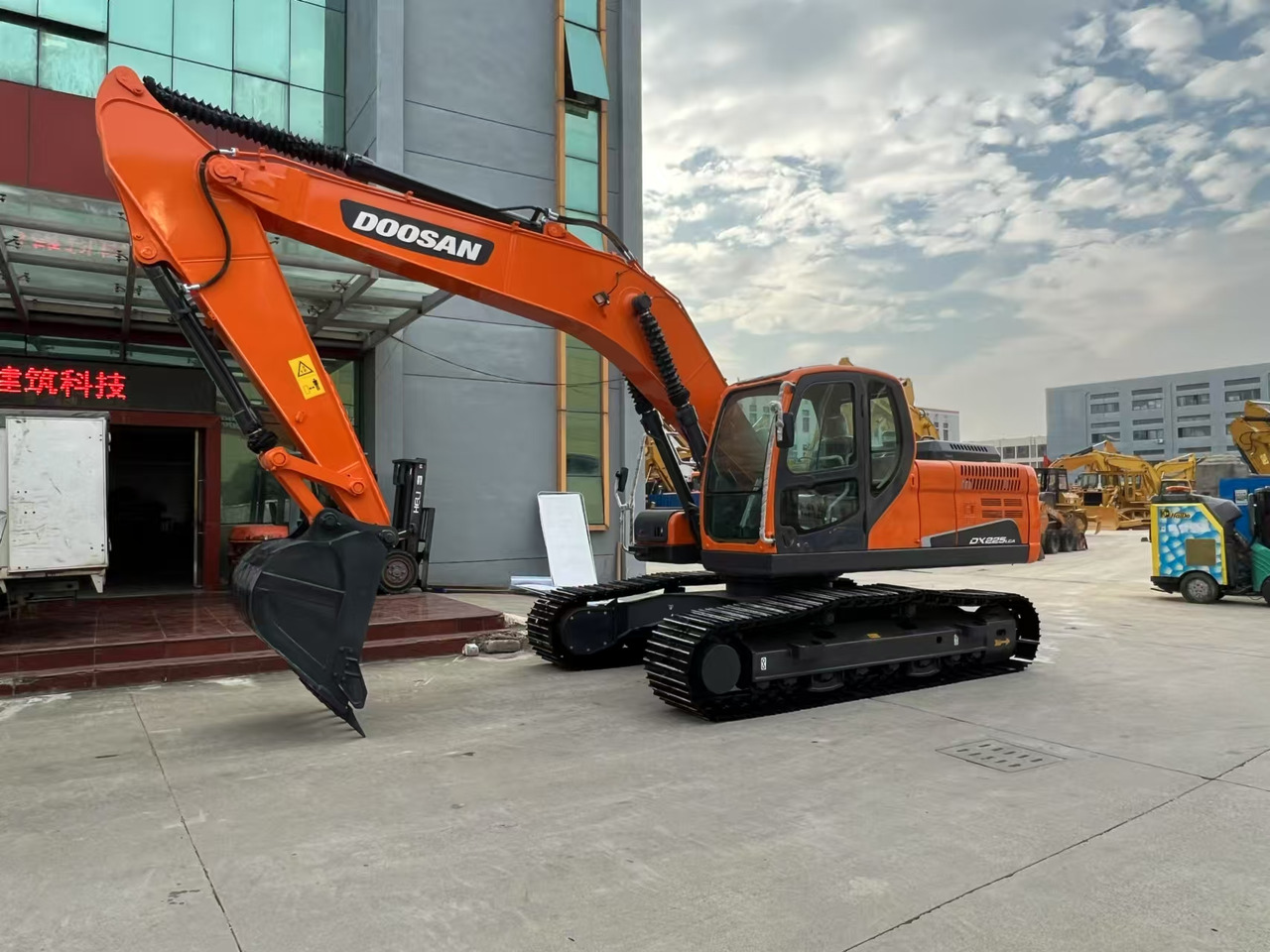 DOOSAN DX225LCA - מחפר סורק: תמונה 1 DOOSAN DX225LCA - מחפר סורק: תמונה 1