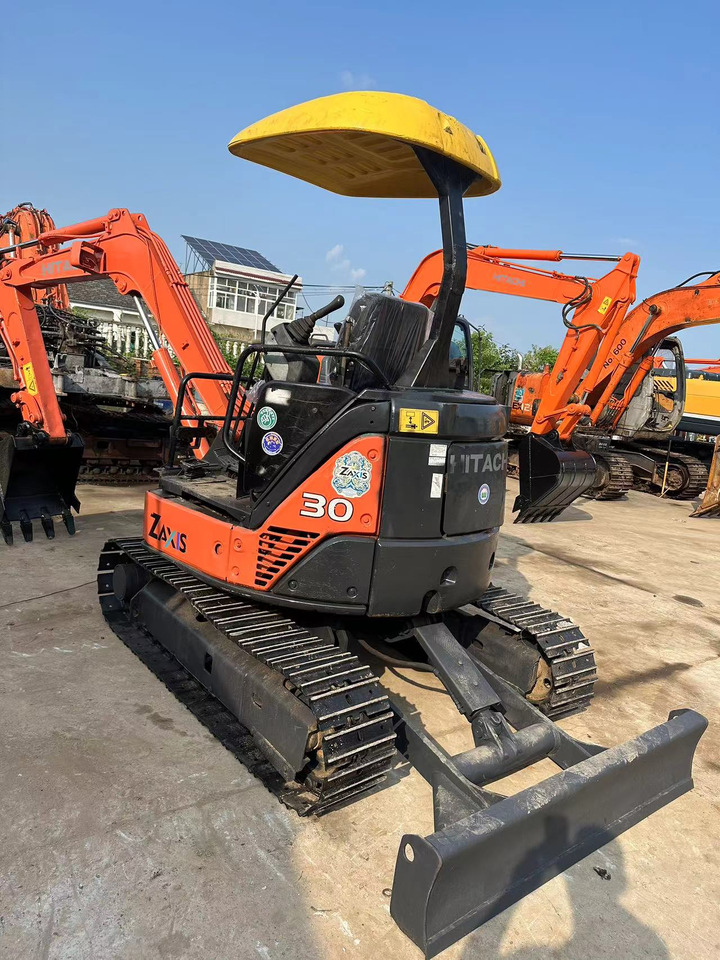 HITACHI ZX30 - מחפר סורק: תמונה 4 HITACHI ZX30 - מחפר סורק: תמונה 4
