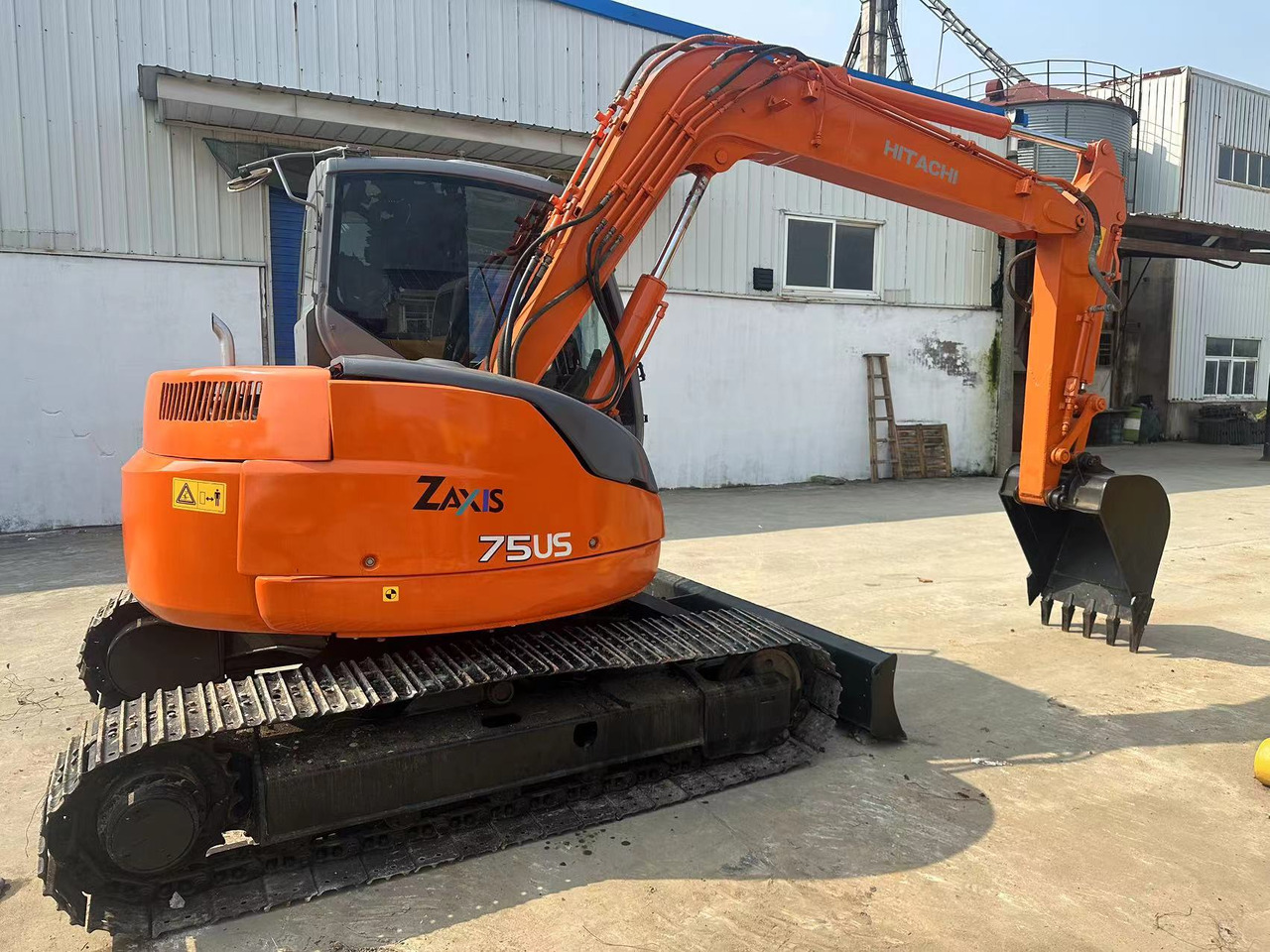 HITACHI ZX75 - מחפר סורק: תמונה 4 HITACHI ZX75 - מחפר סורק: תמונה 4