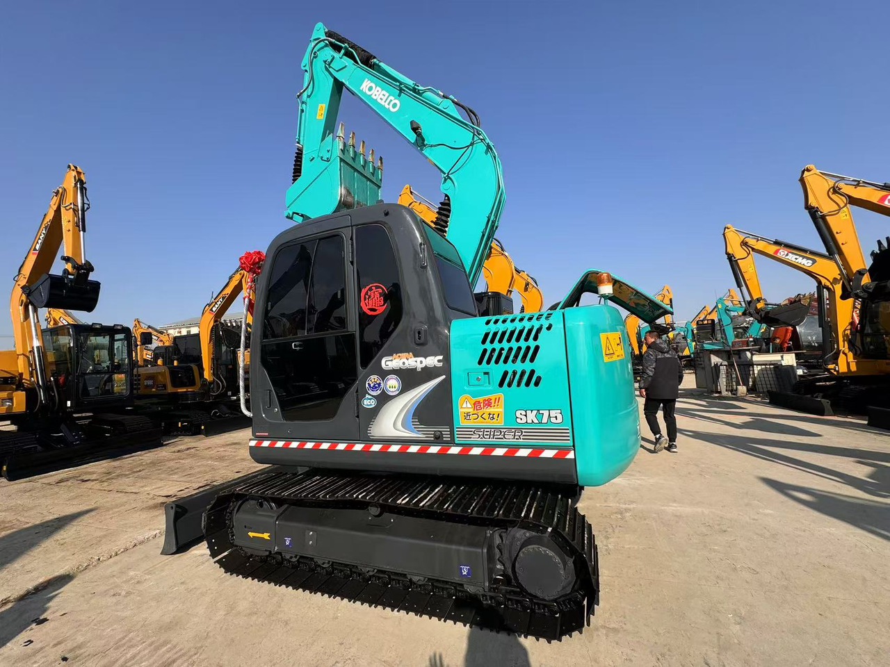 KOBELCO SK75 - מיני מחפר: תמונה 2 KOBELCO SK75 - מיני מחפר: תמונה 2