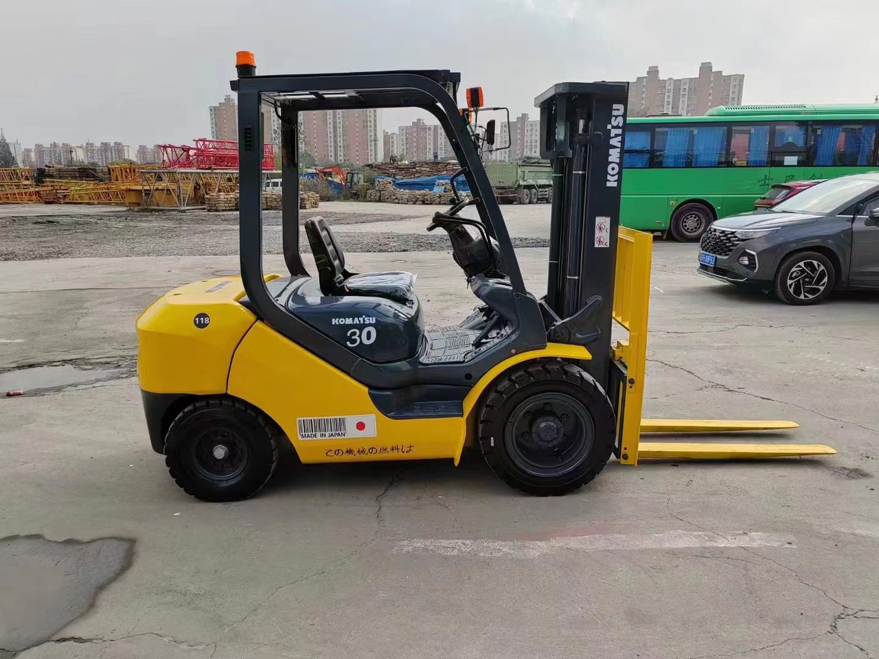 KOMATSU 3-ton - מלגזת סולר: תמונה 1 KOMATSU 3-ton - מלגזת סולר: תמונה 1