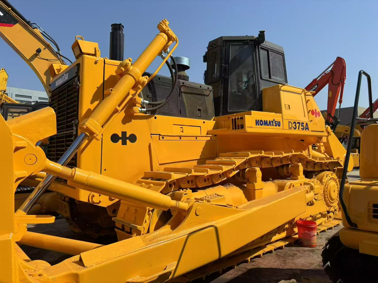 KOMATSU D375 - דחפור: תמונה 3 KOMATSU D375 - דחפור: תמונה 3