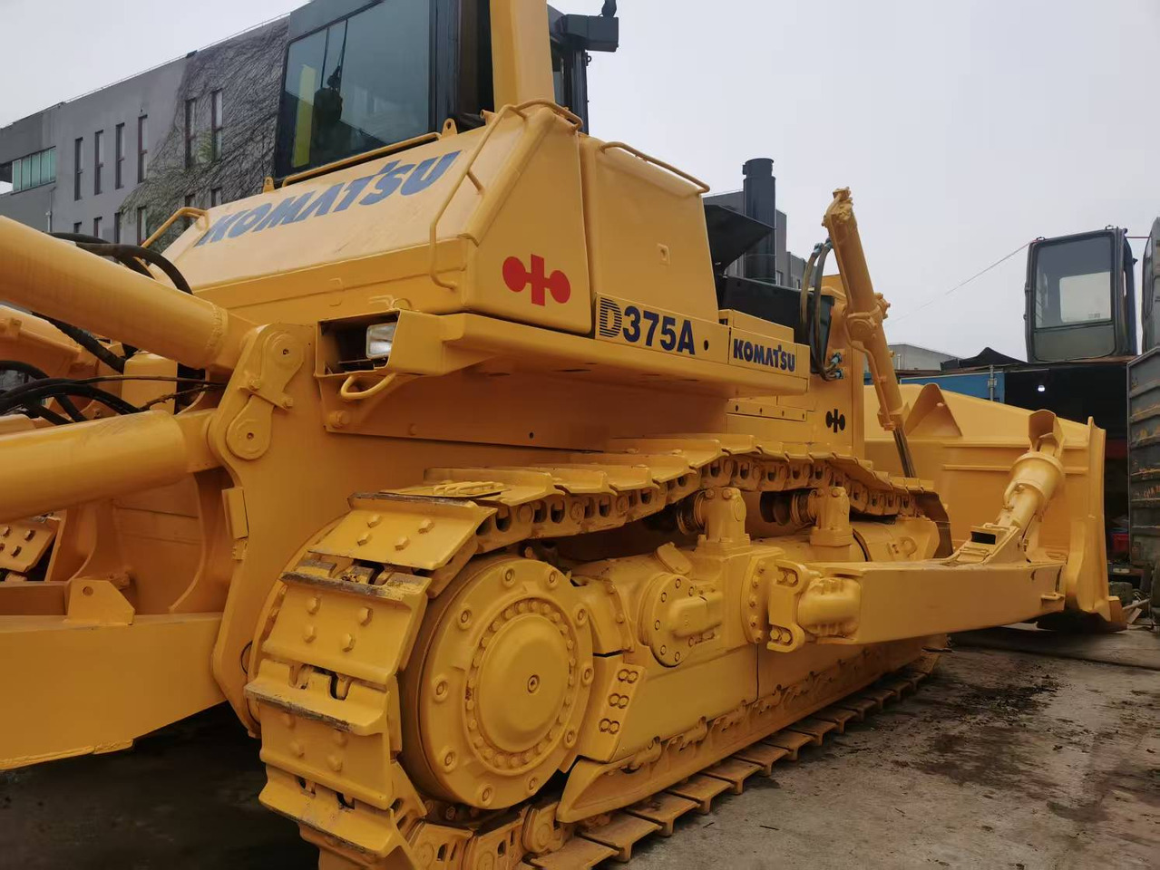 KOMATSU D375 - דחפור: תמונה 2 KOMATSU D375 - דחפור: תמונה 2