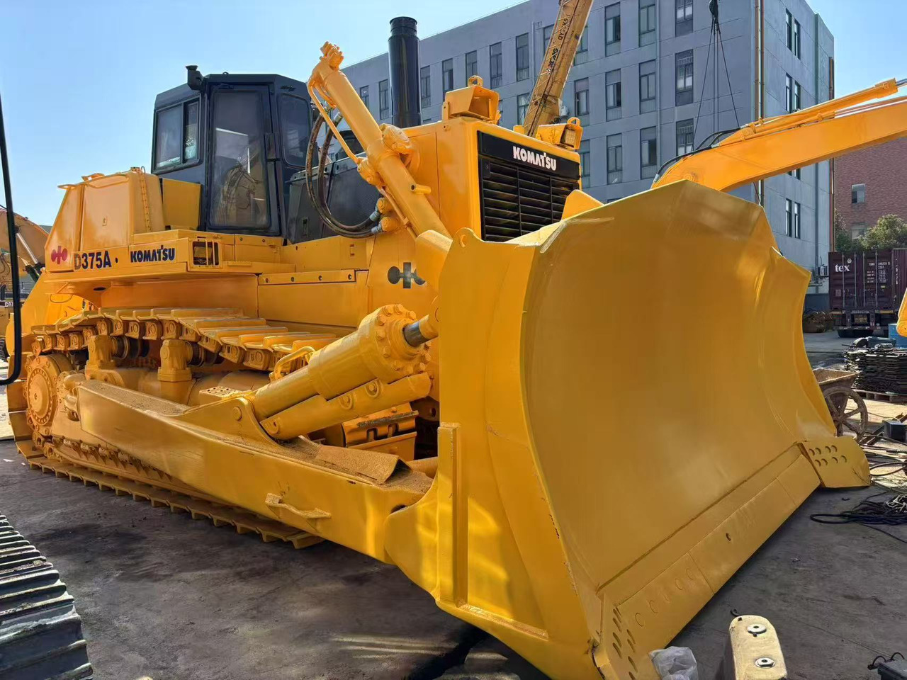 KOMATSU D375 - דחפור: תמונה 2 KOMATSU D375 - דחפור: תמונה 2