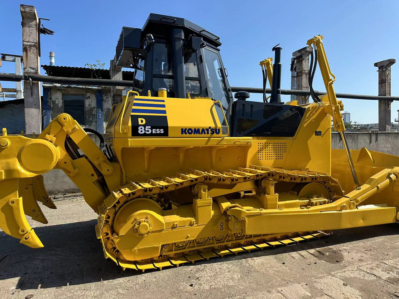 KOMATSU D85ESS - דחפור: תמונה 1 KOMATSU D85ESS - דחפור: תמונה 1