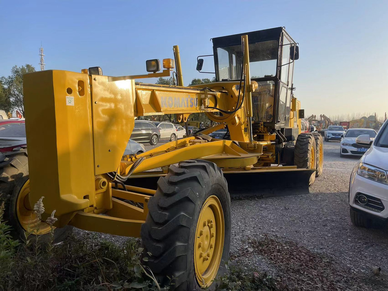 KOMATSU GD655 - מפלסת: תמונה 1 KOMATSU GD655 - מפלסת: תמונה 1