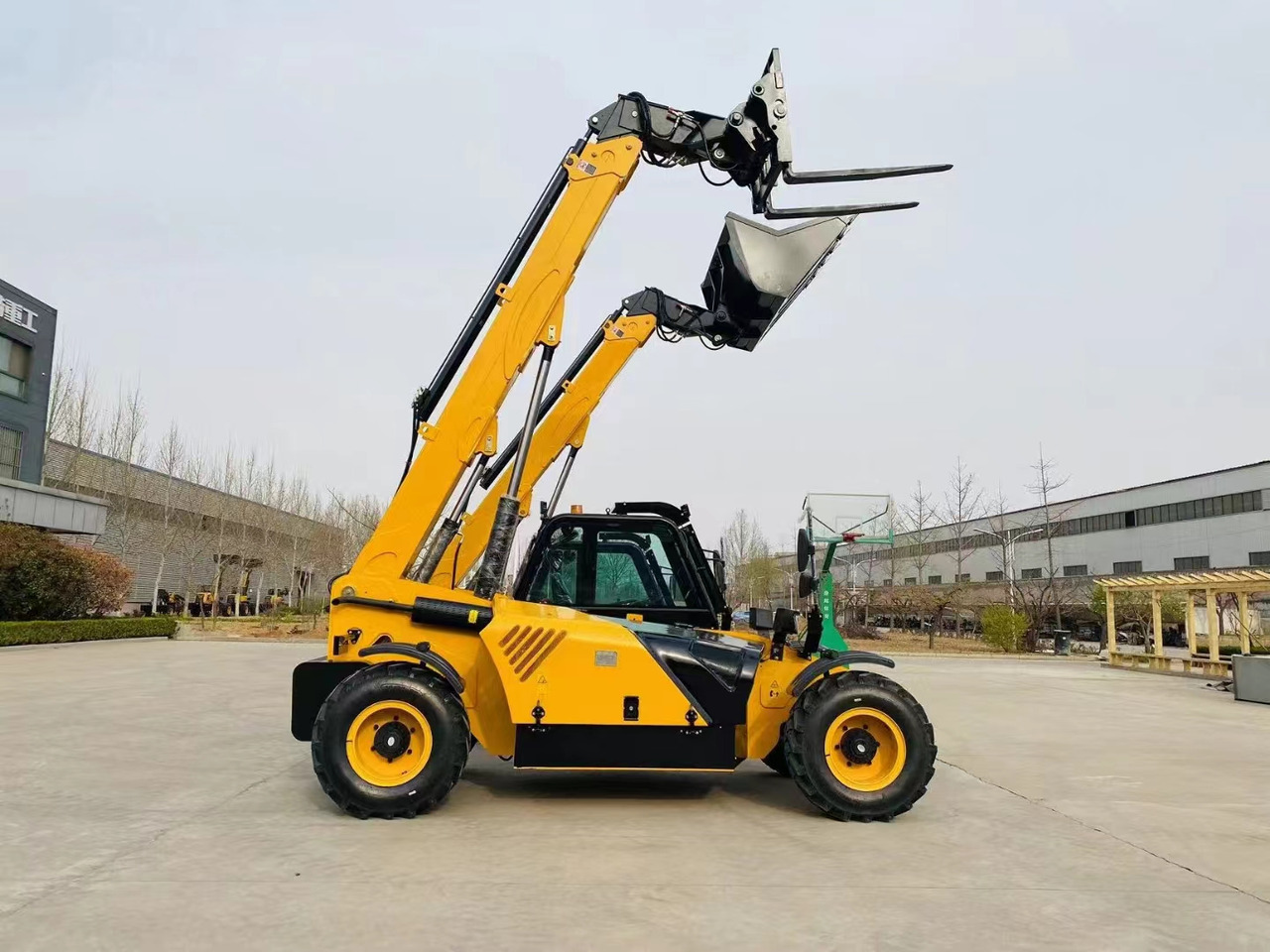 KOMATSU Longer boom - מלגזת סולר: תמונה 2 KOMATSU Longer boom - מלגזת סולר: תמונה 2