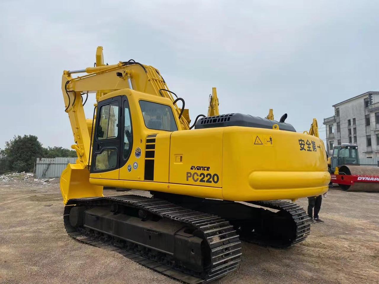 KOMATSU PC220-6 - מחפר סורק: תמונה 2 KOMATSU PC220-6 - מחפר סורק: תמונה 2