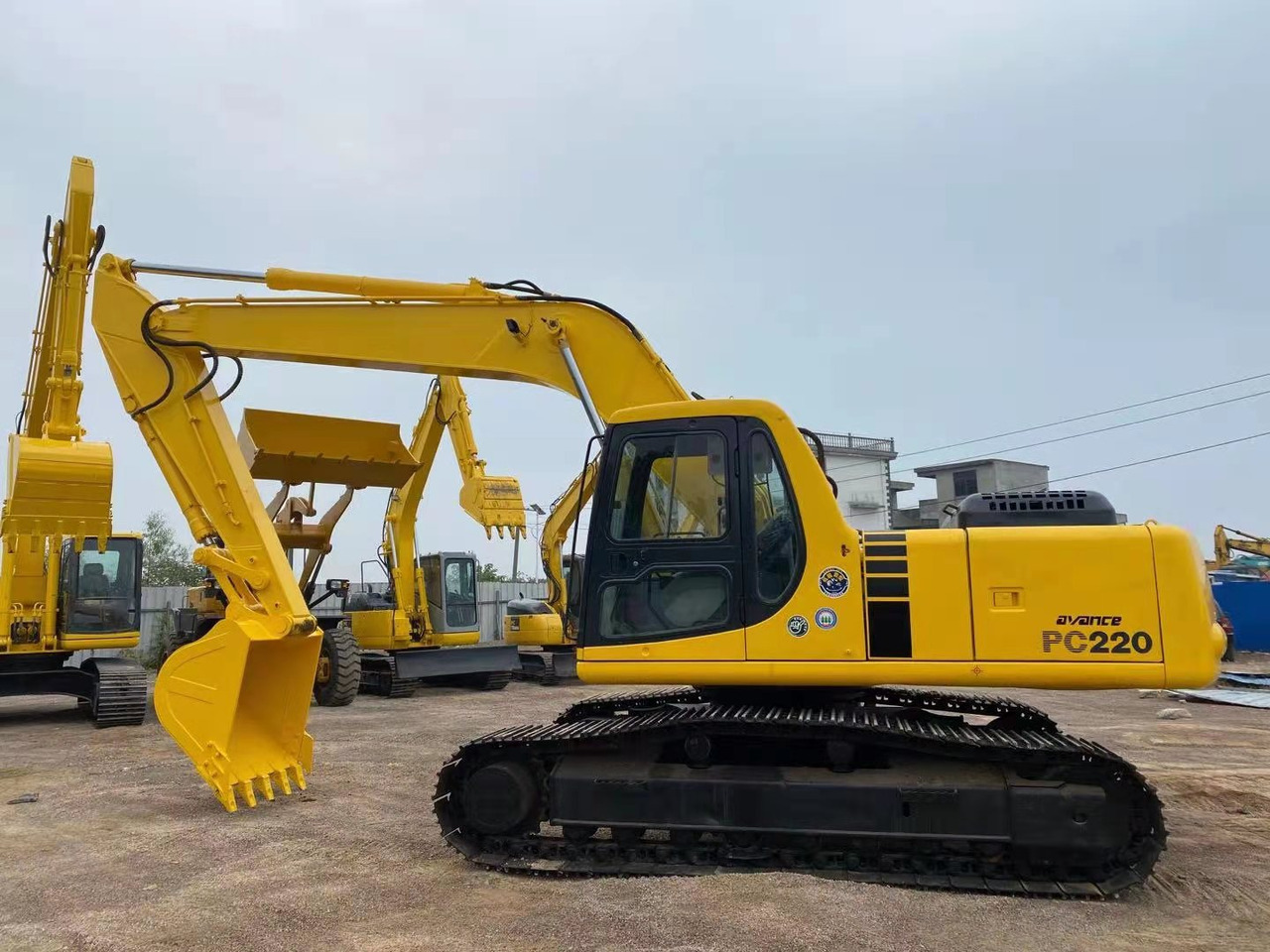 KOMATSU PC220-6 - מחפר סורק: תמונה 1 KOMATSU PC220-6 - מחפר סורק: תמונה 1