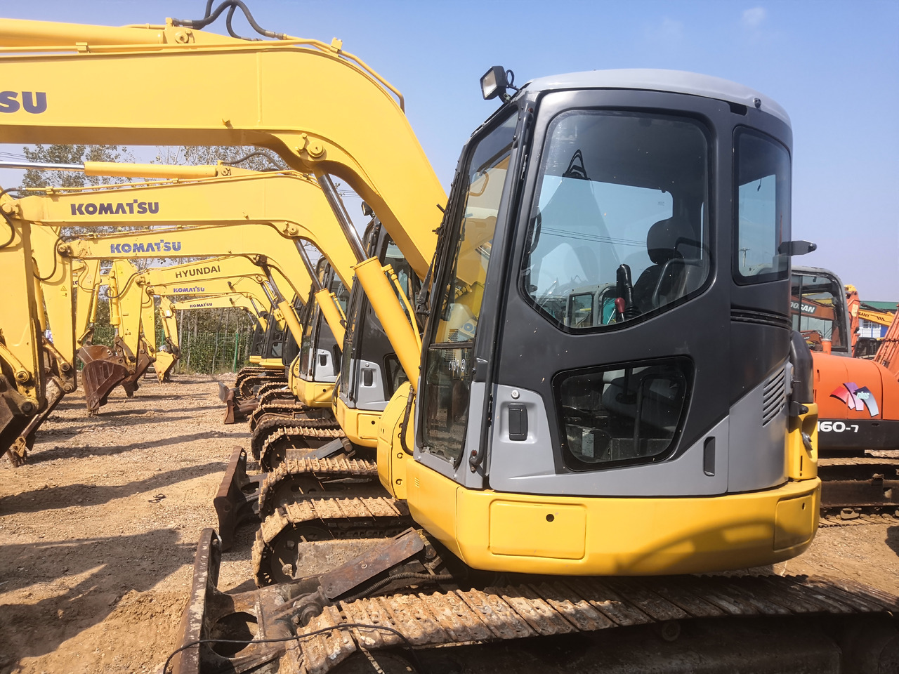 KOMATSU PC78US - מיני מחפר: תמונה 2 KOMATSU PC78US - מיני מחפר: תמונה 2