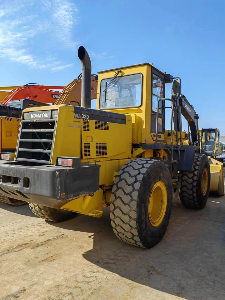 KOMATSU WA320-3 - מעמיס גלגלים: תמונה 1 KOMATSU WA320-3 - מעמיס גלגלים: תמונה 1