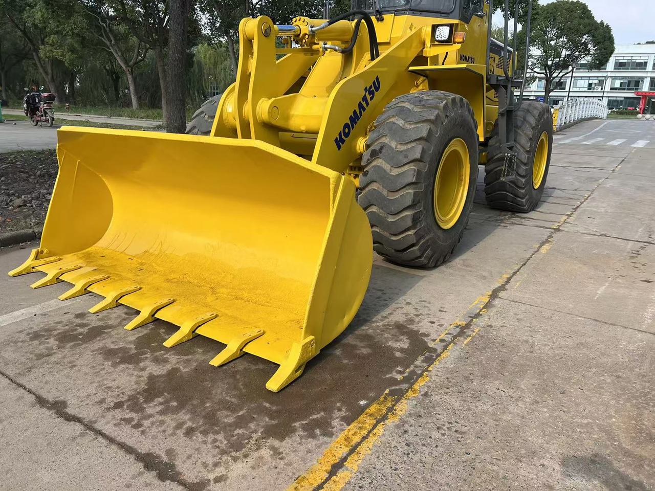 KOMATSU WA320-3 - מעמיס גלגלים: תמונה 2 KOMATSU WA320-3 - מעמיס גלגלים: תמונה 2