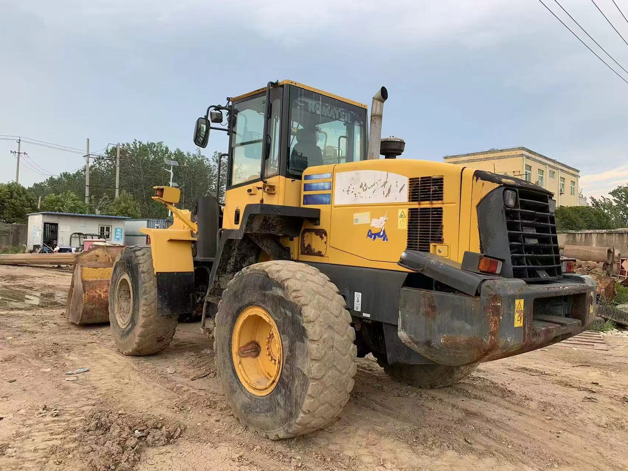 KOMATSU WA320-5 - מעמיס גלגלים: תמונה 1 KOMATSU WA320-5 - מעמיס גלגלים: תמונה 1