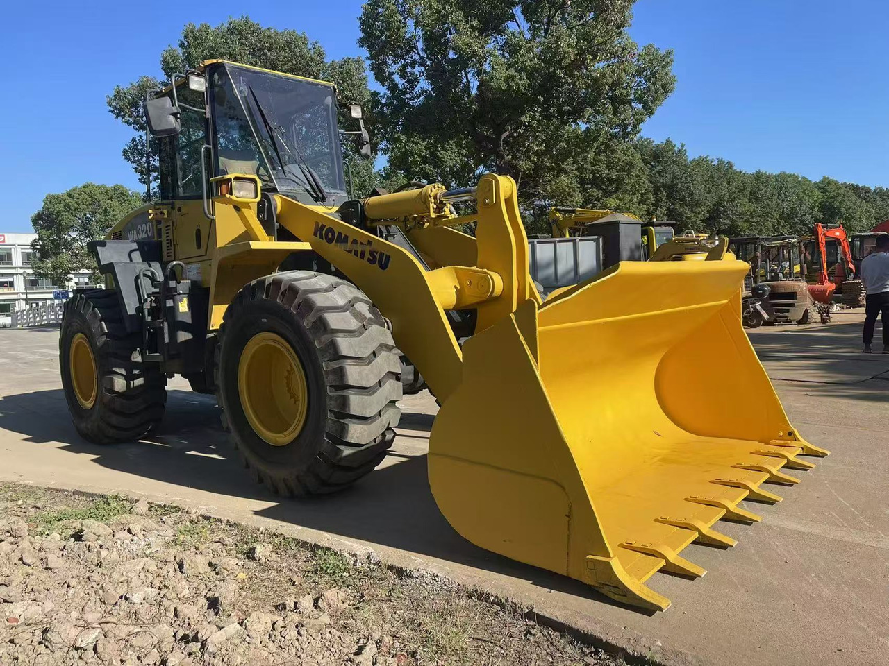 KOMATSU WA320-5 - מעמיס גלגלים: תמונה 2 KOMATSU WA320-5 - מעמיס גלגלים: תמונה 2