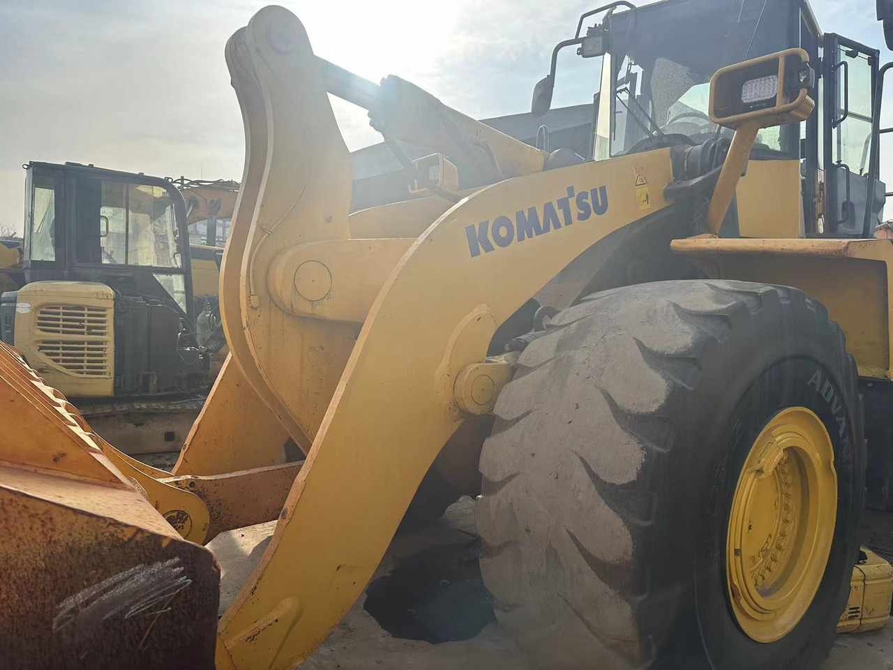 KOMATSU WA500-3 - מעמיס גלגלים: תמונה 2 KOMATSU WA500-3 - מעמיס גלגלים: תמונה 2