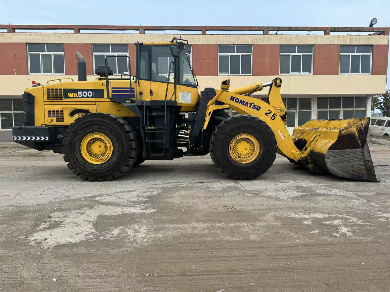 KOMATSU WA500-6 - מעמיס גלגלים: תמונה 1 KOMATSU WA500-6 - מעמיס גלגלים: תמונה 1