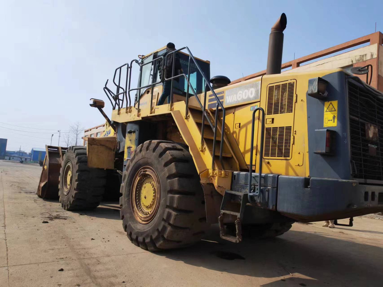 KOMATSU WA600-6 - מעמיס גלגלים: תמונה 2 KOMATSU WA600-6 - מעמיס גלגלים: תמונה 2