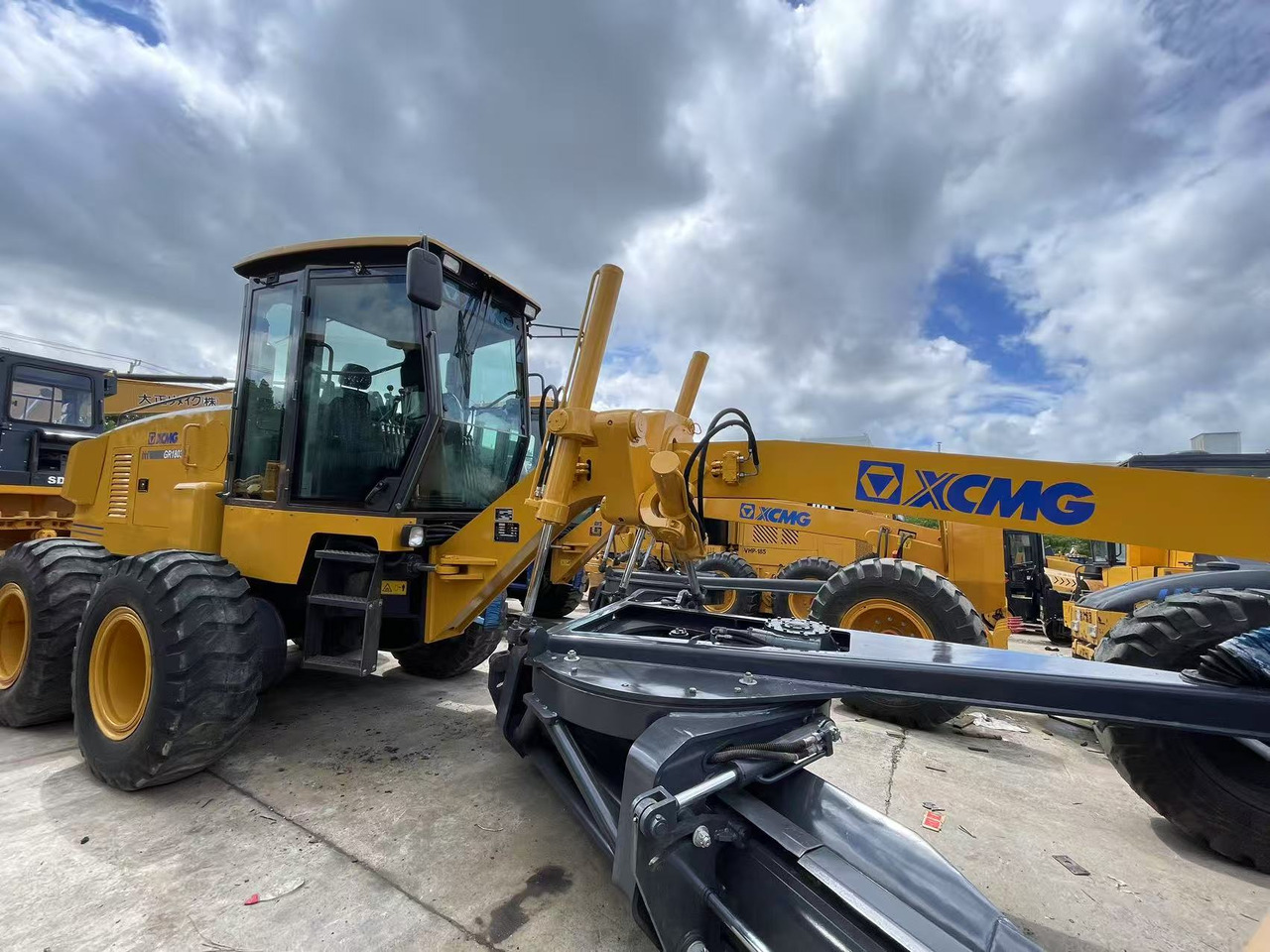 XCMG GR1803 - מפלסת: תמונה 1 XCMG GR1803 - מפלסת: תמונה 1