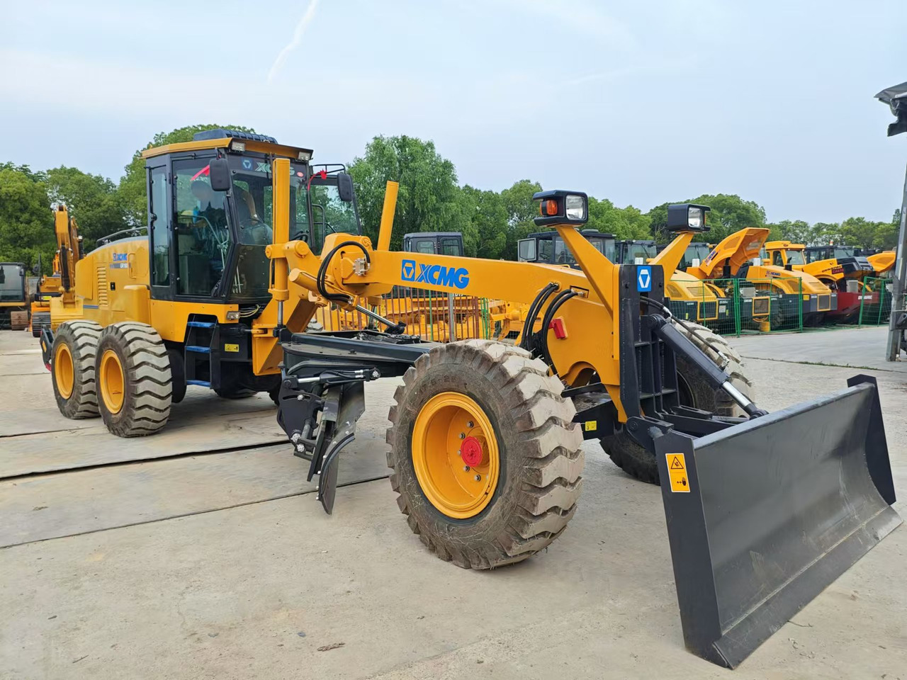XCMG GR1803 - מפלסת: תמונה 1 XCMG GR1803 - מפלסת: תמונה 1
