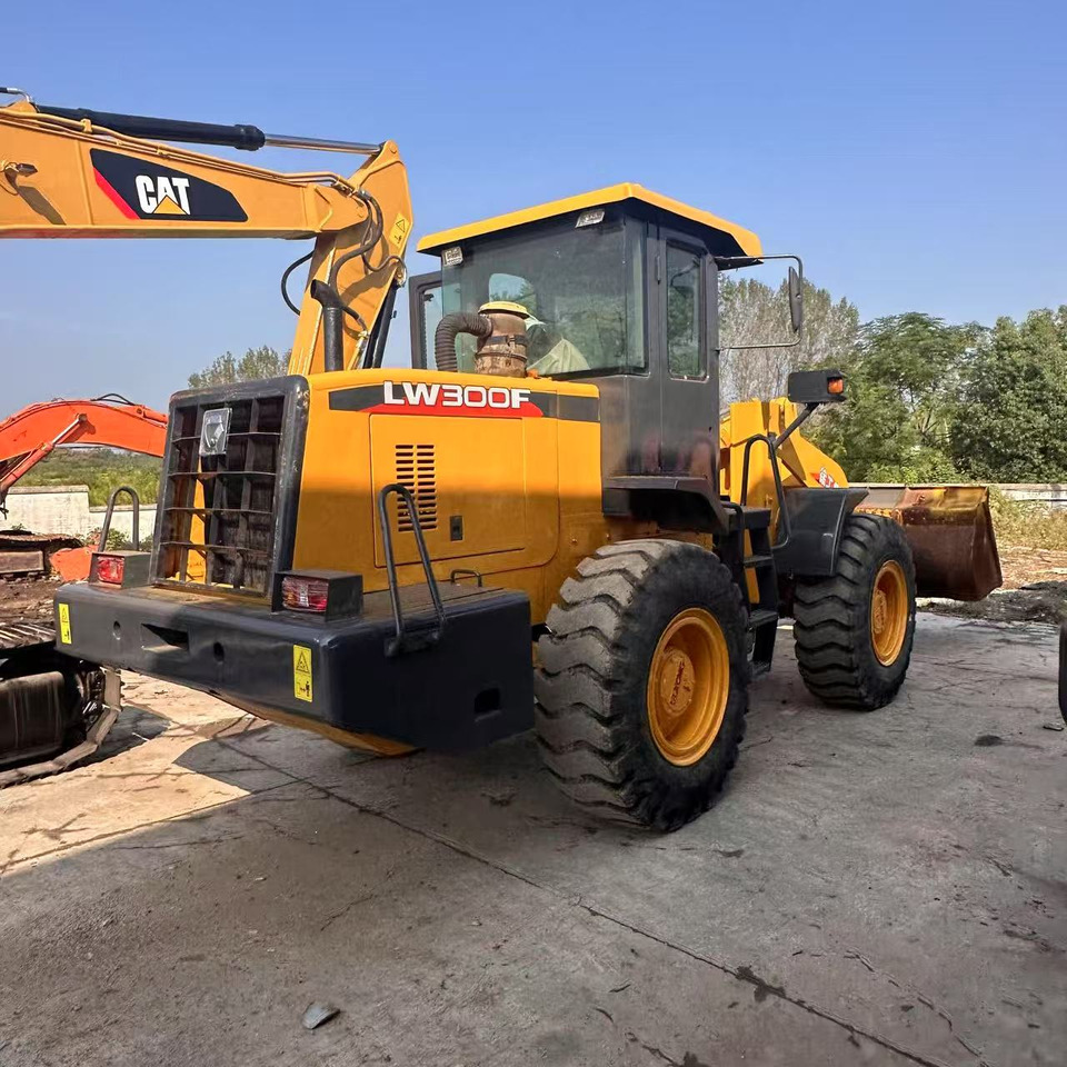 XCMG LW300F - מעמיס גלגלים: תמונה 4 XCMG LW300F - מעמיס גלגלים: תמונה 4